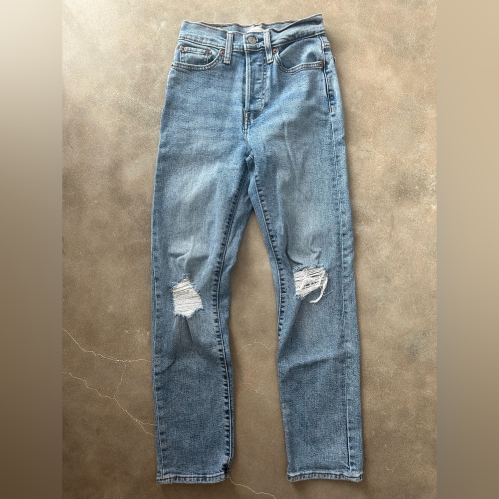 Levi's Women's Straight Leg Jeans - Light Blue Distressed